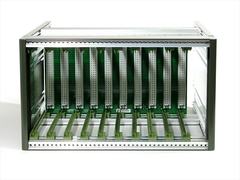 正面から見たサブラック